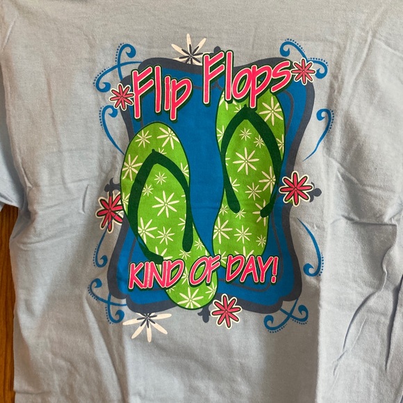 🩴 Girly Threads Size Small Teeshirt 🩴 - Picture 4 of 6